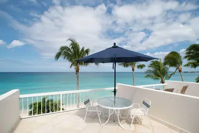 Image de Sundowner is a beautifully decorated condo on 7mb with the best sunset views