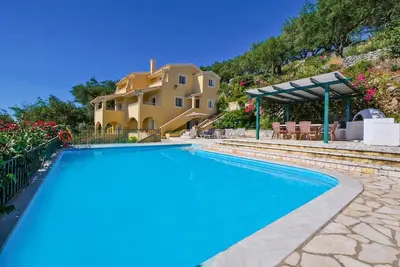 Ioannas House - Quatre Chambres Villa, Couchages 8