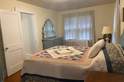 Image de Cozy Home in Peaceful Location-Short Drive to Beaches & Bay