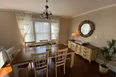 Image de Beautifully remodeled house 1. 5 miles from falls