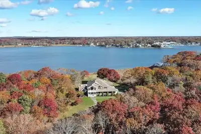Image de Private, 3-acre, waterfront escape w/pool, firepit, game rm & spectacular views