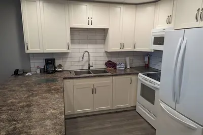 Image de Casa Loma 111-2 Bedroom Modern Condo with Walk out Patio. Lake Views