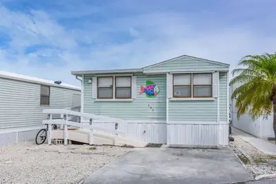 Image de Waterfront home with numerous amenities on popular Cudjoe Key!
