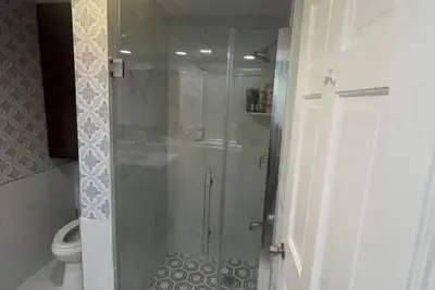 Image de Beautiful 1 bedroom with private full bathroom.