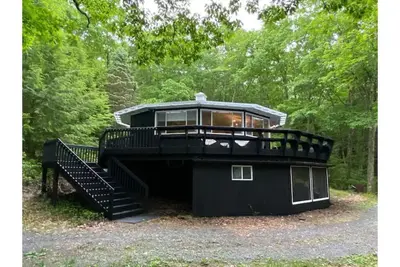 Image de Welcome to your twelve-sided getaway! ! !