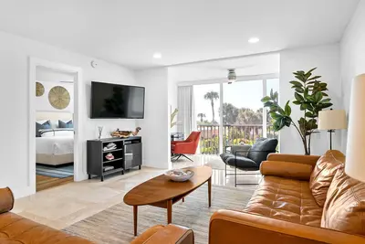 Image de Beach Front 2 Bed 2 Bath Condo Siesta Key Bay Tree