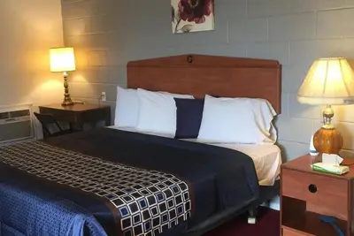 Image de Relax and Unwind at Knights Inn Fairview! Pet-friendly Property, Free Parking