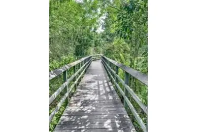 Image de 5 mins away from the Beach and the Casino With in walking distance