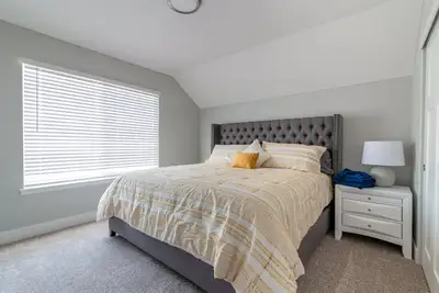 Image de 5 bedrooms 3 bath with Ev fast charger