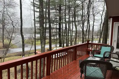 Image de Serene Lakefront Retreat in Poconos: Beach, Pools, Gym, Fireplace & Pet-Friendly