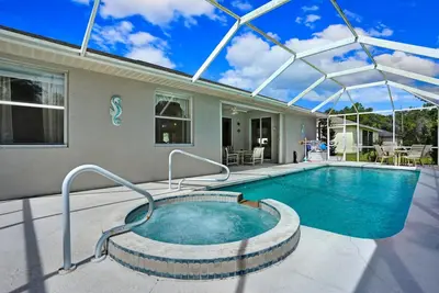 Image de Private, Spacious 3 bed-2 bath Home with pool & spa