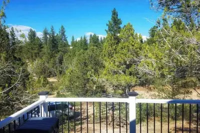 Image de Zion Fence Line | Walk to Trailhead | Free Dinner