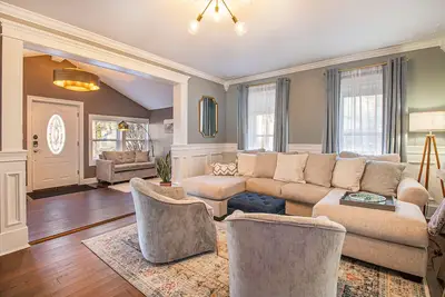 Image de Luxurious downtown home w/ hot tub