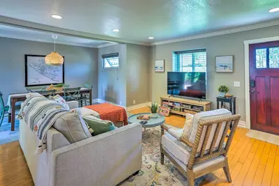Image de Chic Huntington Beach Escape ~ 1 Mi to Ocean!