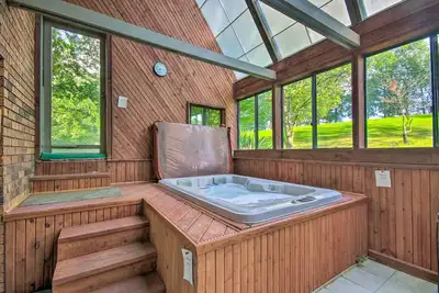 Image de Cozy Hallsville Apartment w/ Shared Hot Tub!