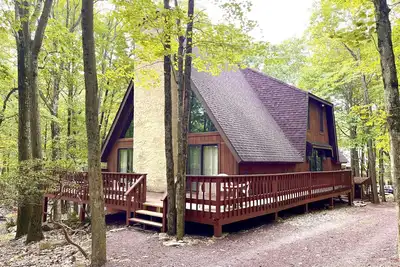 Image de Mountain chalet with 6 Br, hot tub, game room and fire pit.