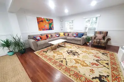 Image de New! Greenwich Picasso House/ 5 Bdrs, Close To Beach, Train, Nyc