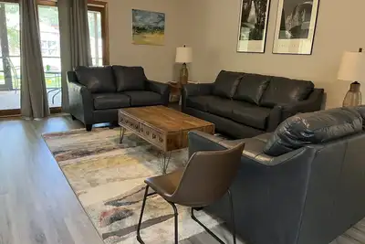 Image de House 1/2 miles to Kinnick Stadium in University Heights