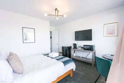 Image de Fillmore Lodge:Comfortable Queen Room - Best Price
