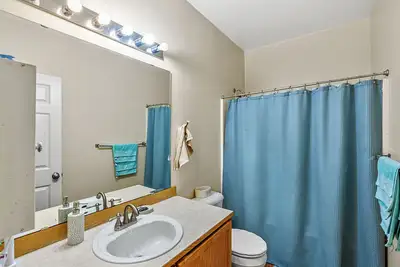 Image de Beautiful 5 bedroom spacious home for next vaca!