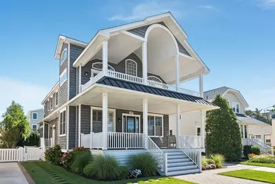 Image de 5 bedroom Pool home w\/billards!