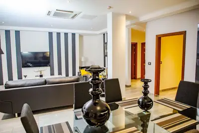 Image de Prestigious two bedroom apartment gives you luxurious home ambiance.