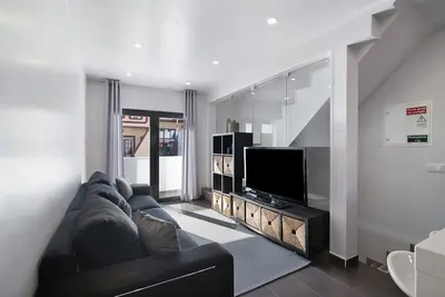 Image de Be Glow Home avec terrasse, balcons et Wi-Fi