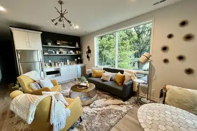 Image de Modern, Chic Adult Only Retreat On Hill w/Sunset Views Steps from Downtown