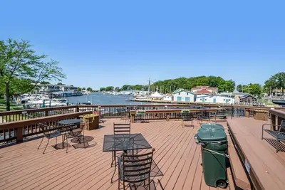 Image de The Lookout | Riverfront Condo in Downtown South Haven | Near Lake Michigan