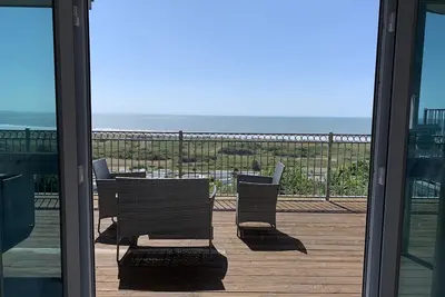Cliff Haven, Seaside apartment with stunning views