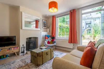 Image de Pass the Keys | Charming 2 bed cottage with parking in Canterbury