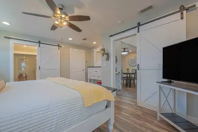 Image de Charming coastal home min from beach and bay! ! ! Sleeps 9!