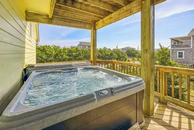 Image de Summer Savings - Oceanside Dog Friendly Home w/ Hot Tub, Game Room, and Wet Bar