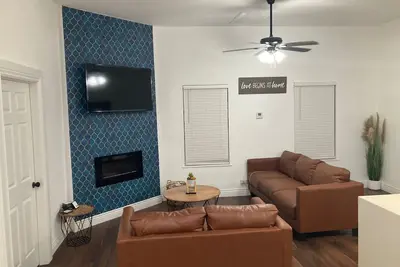 Image de Spacious 4 Br Home Near River Walk - 6 min drive