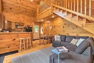 Image de Cozy Boone Cabin w/ Deck: Close to Downtown!