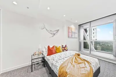 Image de A Lux & Cozy Apt Next to Southern Cross Station