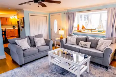 Image de Luxury PTown Condo -  5 min Walk to Commercial St