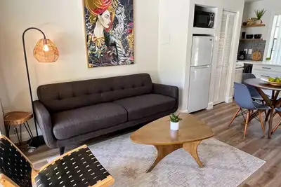 Image de Modern Farmhouse Beautiful One Bedroom Villa