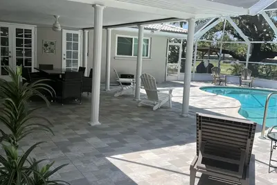 Image de Luxury home/heated private pool mins drive to Siesta Key & Downtown Sarasota.
