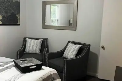 Image de Modern 3 bedroom in the center of it all! !