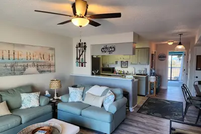Image de Cozy condo located one block from Carolina Beach and Freeman Park.