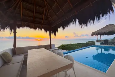 Image de Breathtaking Oceanfront Home! 4 Bedrooms, 4. 5 Bathrooms. Ocean Front Pool