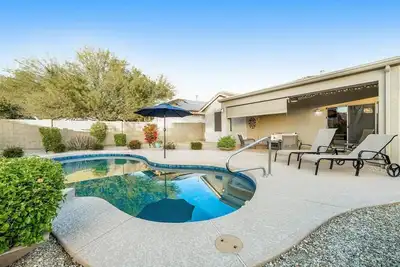 Image de New! Cozy desert getaway with private backyard and seasonal pool!