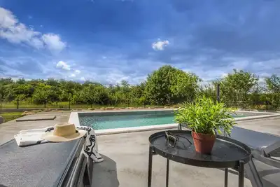 Image de Private Pool with Relaxing Nature View - Apt Mirna
