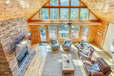 Image de Log Cabin, Amazing View, Hot Tub, Fire Place, Fire Pit, Paved Access, 4 Bedrooms