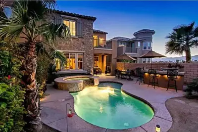 Image de Lake Front Villa - Close to Fantasy Springs!