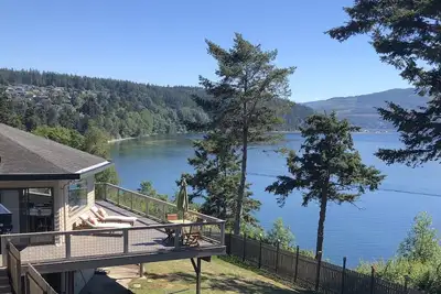 Image de Waterfront, Sunsets and Mountains - we accept pets!