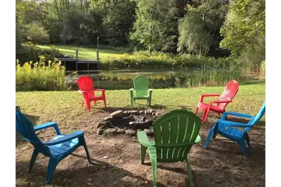 Image de Evl 2 Br Cozy Apt w/ Retro Cabin feel on 7 acres
