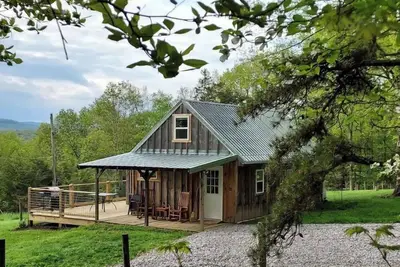 Image de Ebenezer Cabin-Private Hot Tub, cozy Cabin w/ Loft