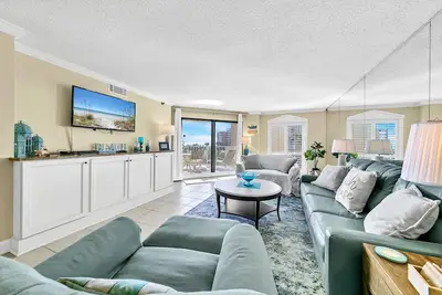 Image de Inlet Reef 215: Gulf Views, Balcony, and Seasonal Beach Chairs Included